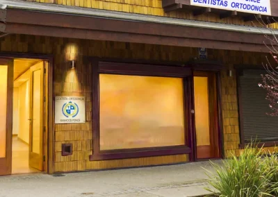 Portal Clínica por calle Walker Martínez